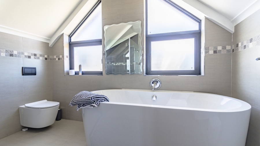 4 Bedroom Property for Sale in Grotto Bay Western Cape